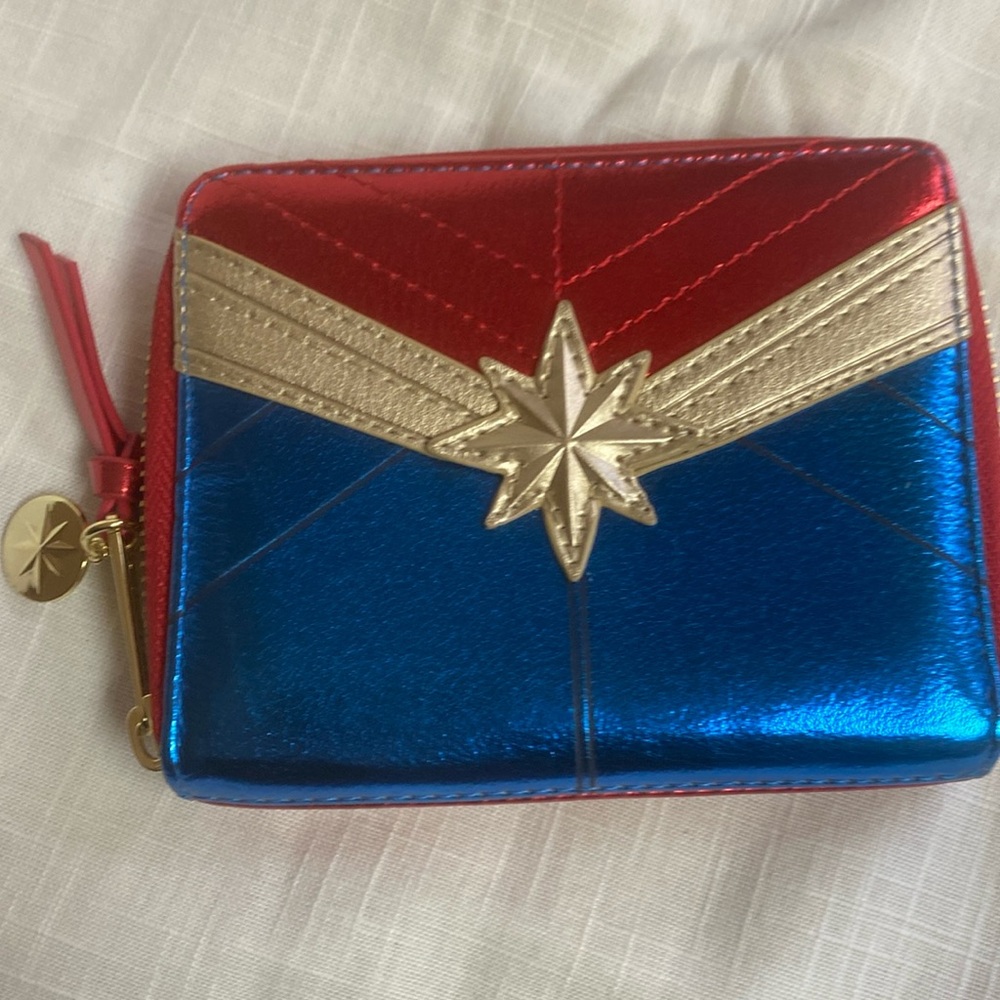 Loungefly Captain Marvel mini wallet